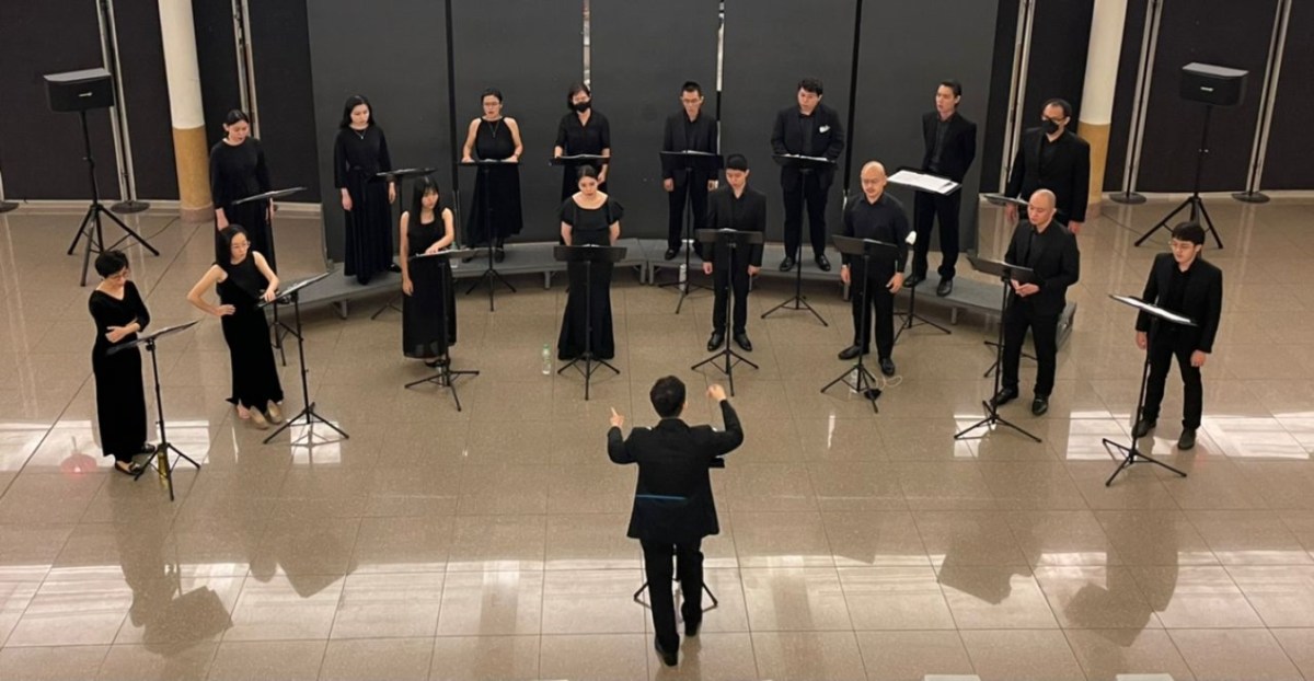 翻越高山，跨越溪谷。